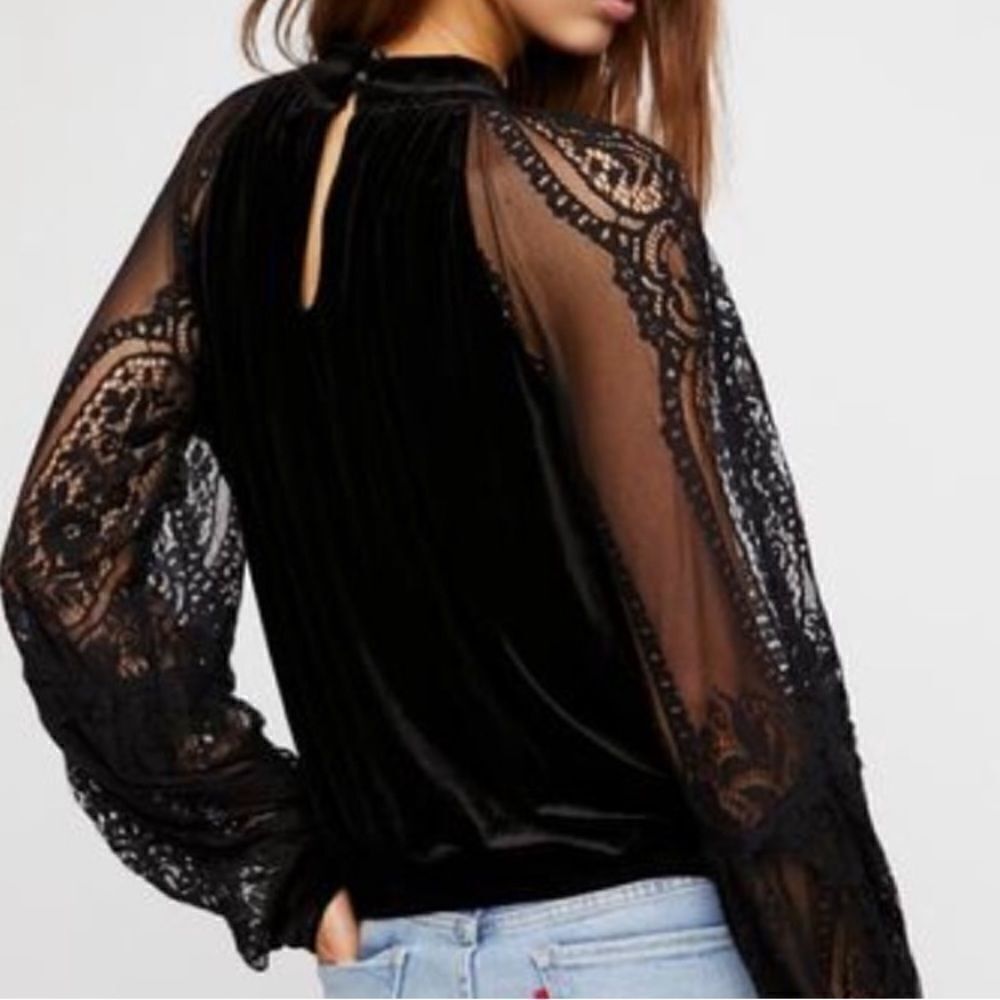 Gorgeous black velvet and lace top NWT size L - Picture 2 of 10